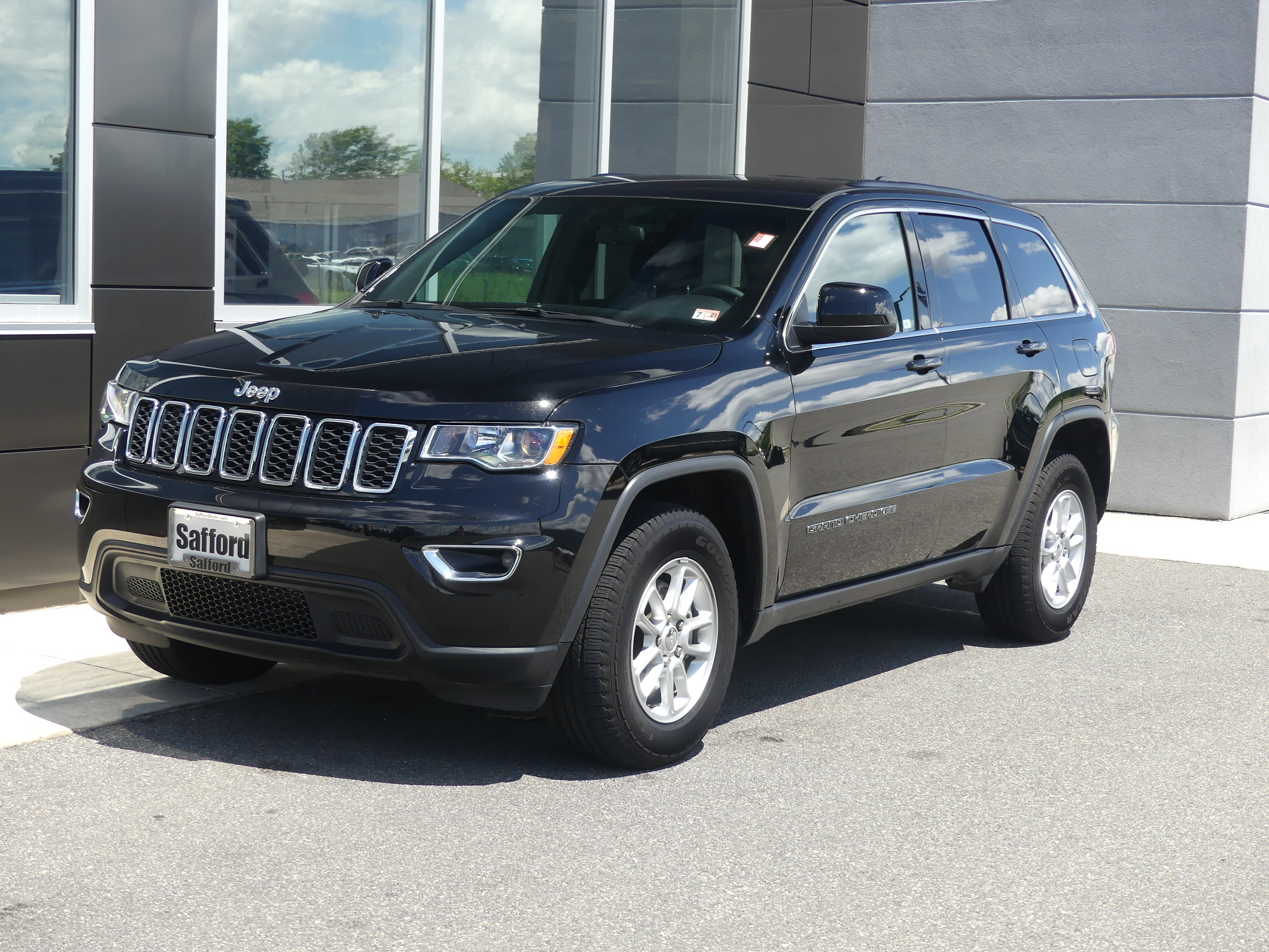 Pre-Owned 2019 Jeep Grand Cherokee Laredo 4×4 Four Wheel Drive Sport ...