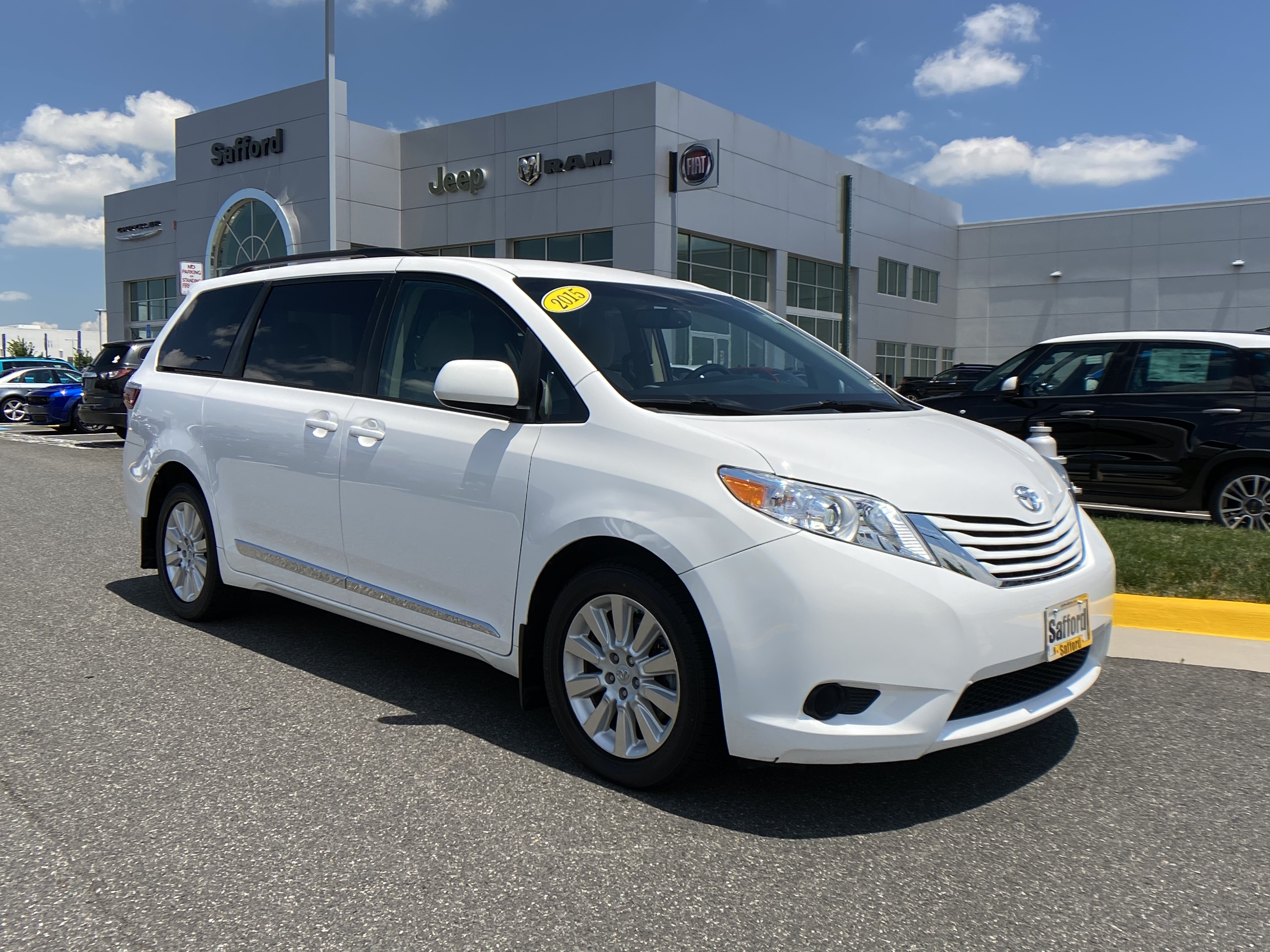Pre-Owned 2015 Toyota Sienna 5dr 7-Pass Van LE AWD (Natl) All Wheel
